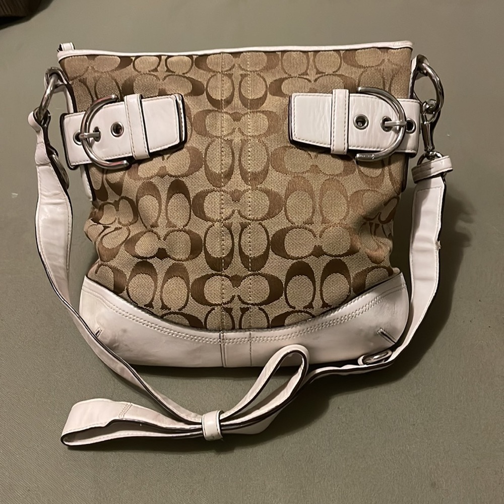 COACH Vintage cream color leather straps pattern design shoulders Bag